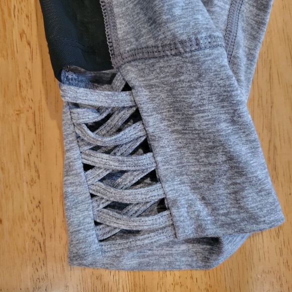 EUC Yogalicious gray and black mesh leggings - Picture 6 of 7